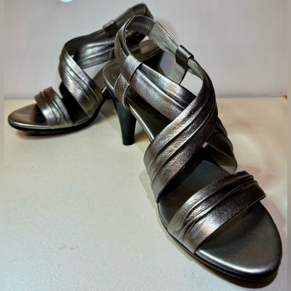 Kenneth Cole Reaction leather Heels Silver Metallic Women’s Shoe 7